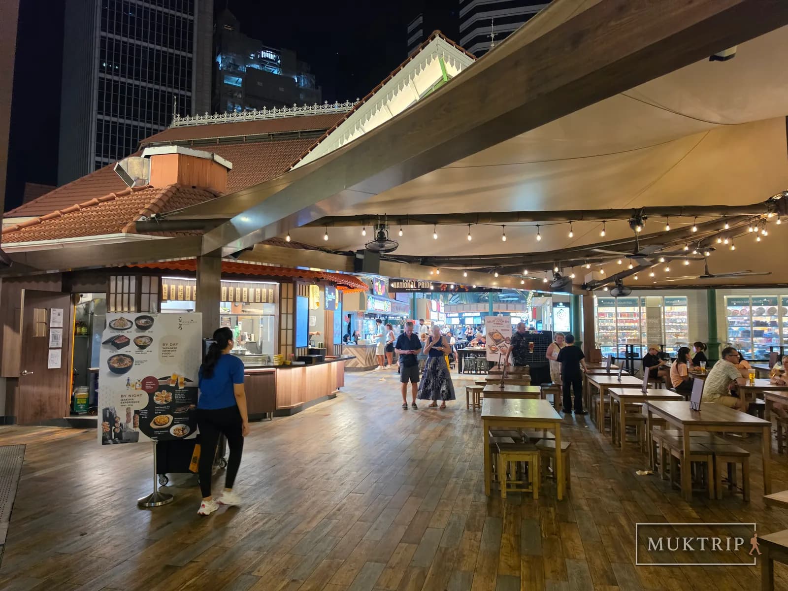 Stalls and empty tables lined up along the indoor aisles of Lau Pa Sat