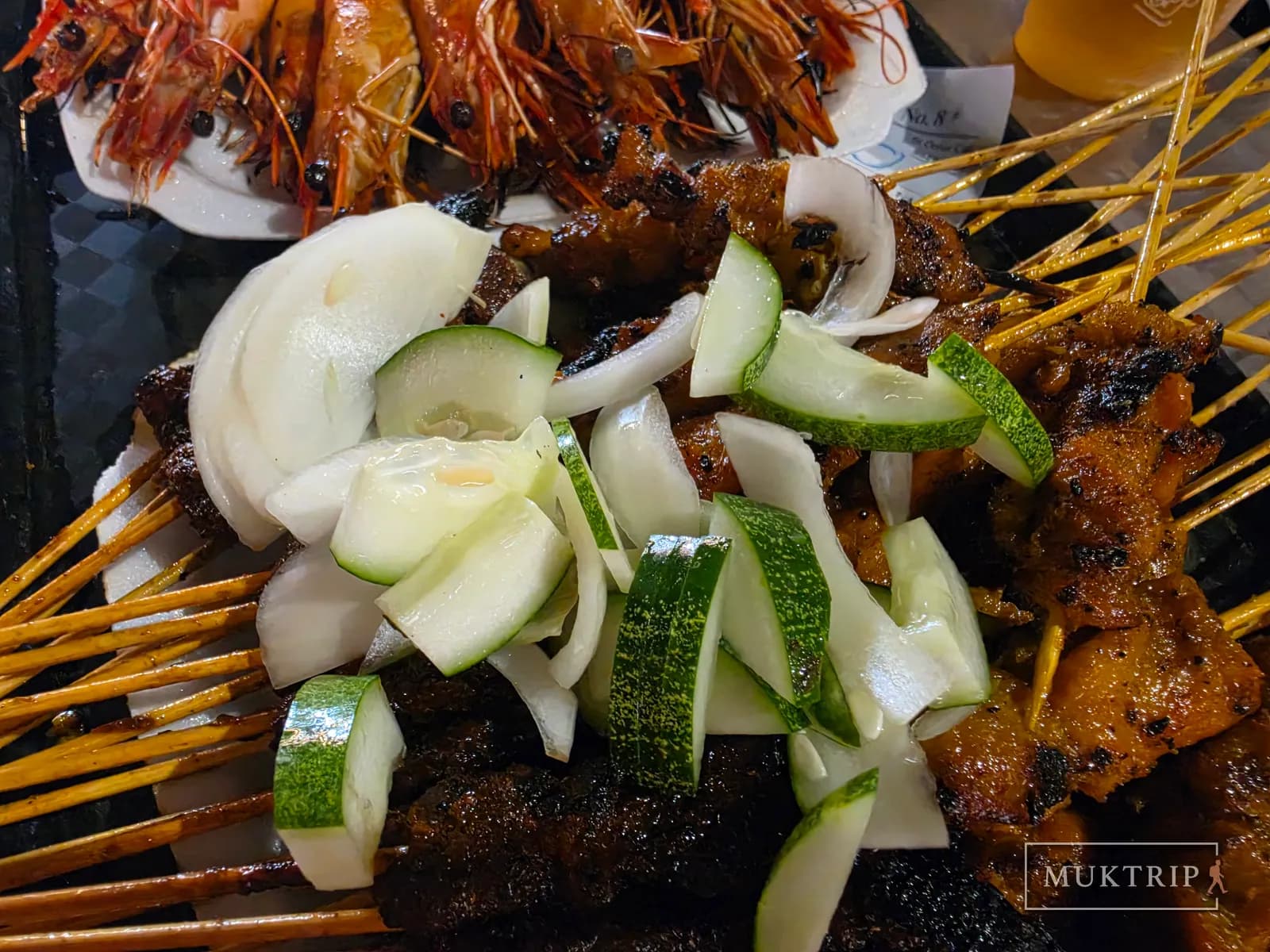 Satay skewers with zucchini and onion to cut the richness