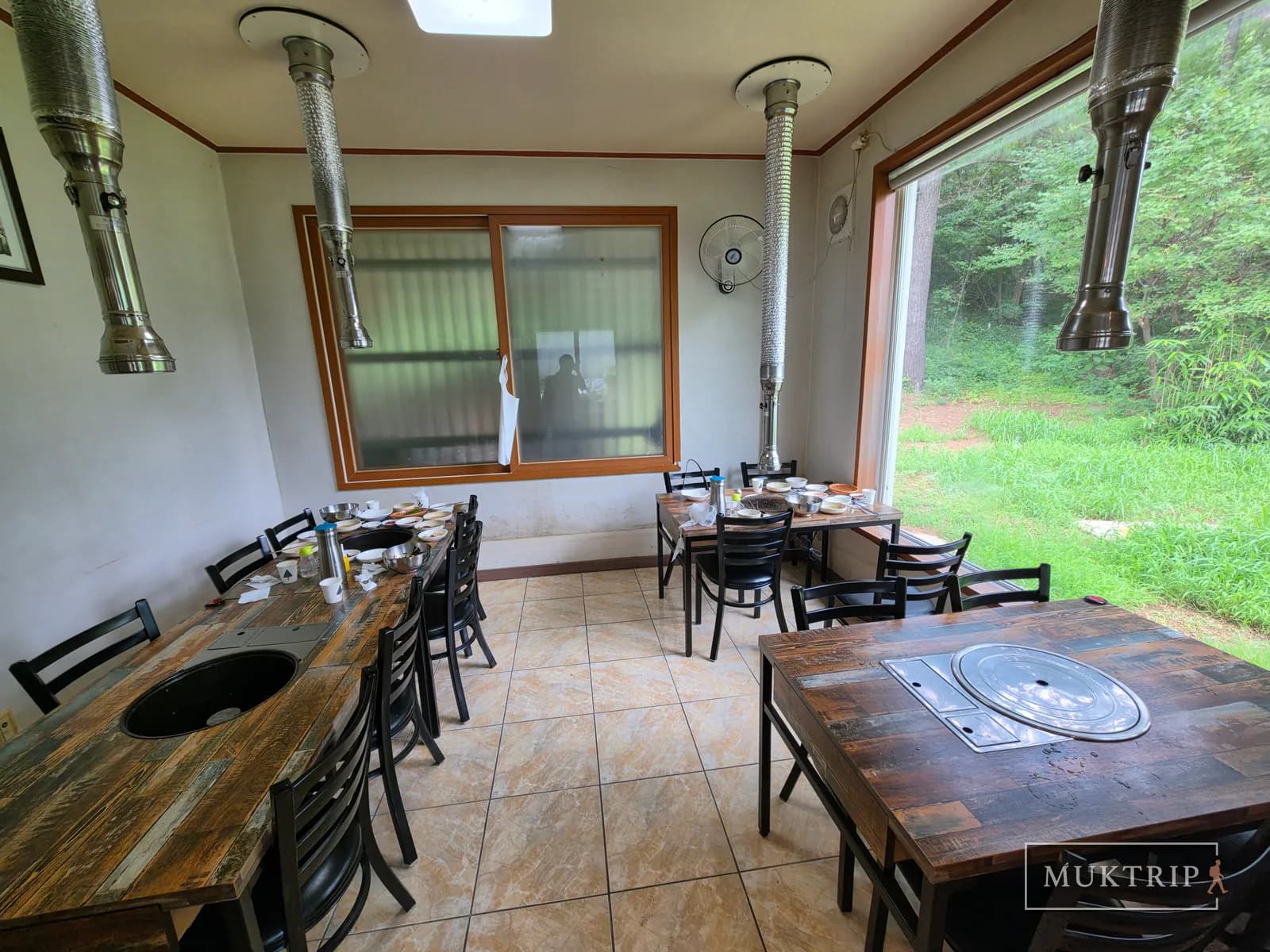 Tables in the back of the dakgalbi restaurant