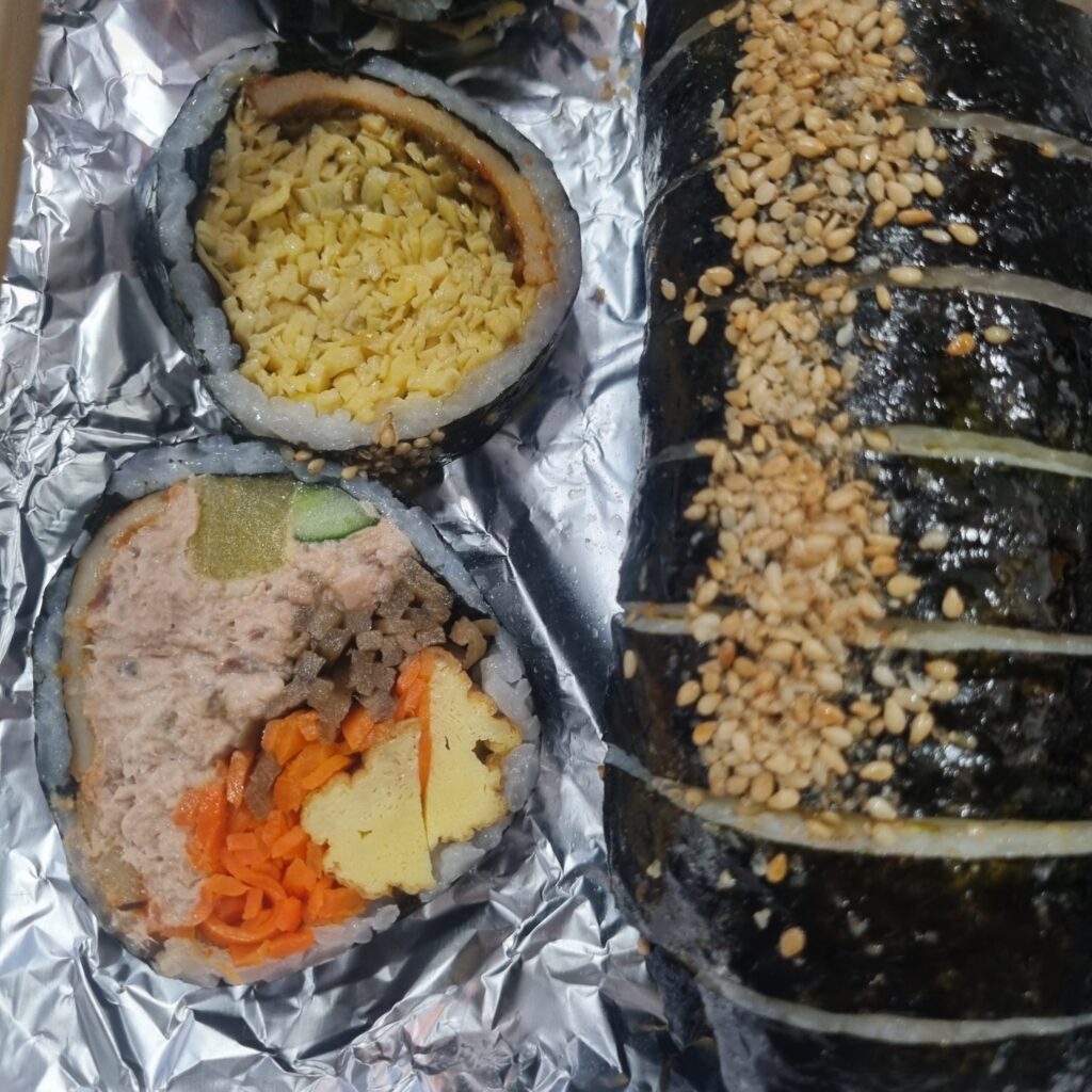 오월의김밥 단면
